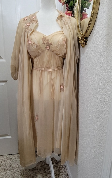 Vintage Lingerie - Picture 12 of 16